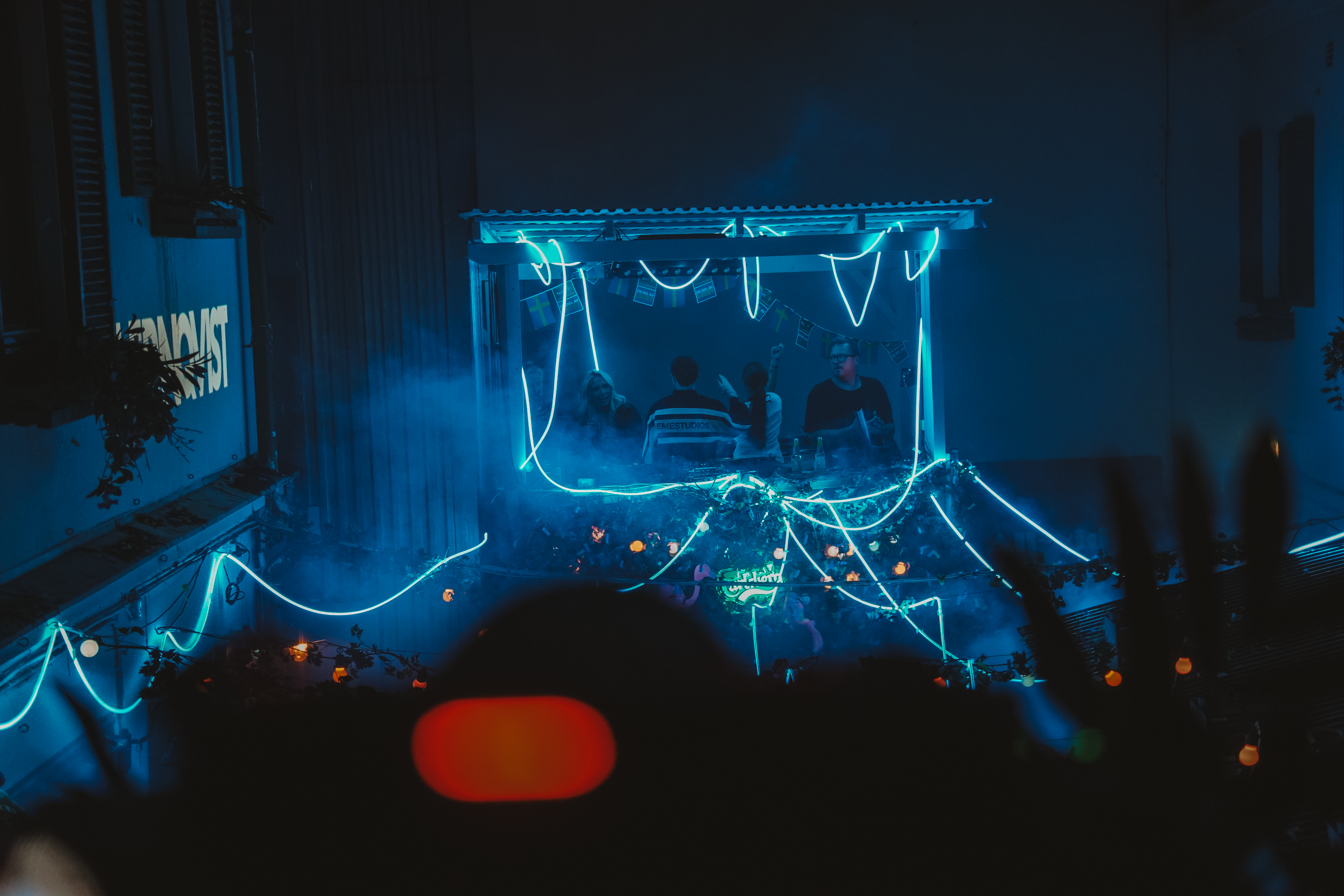 A blue-lit SNACKBOP night event in Lidköping